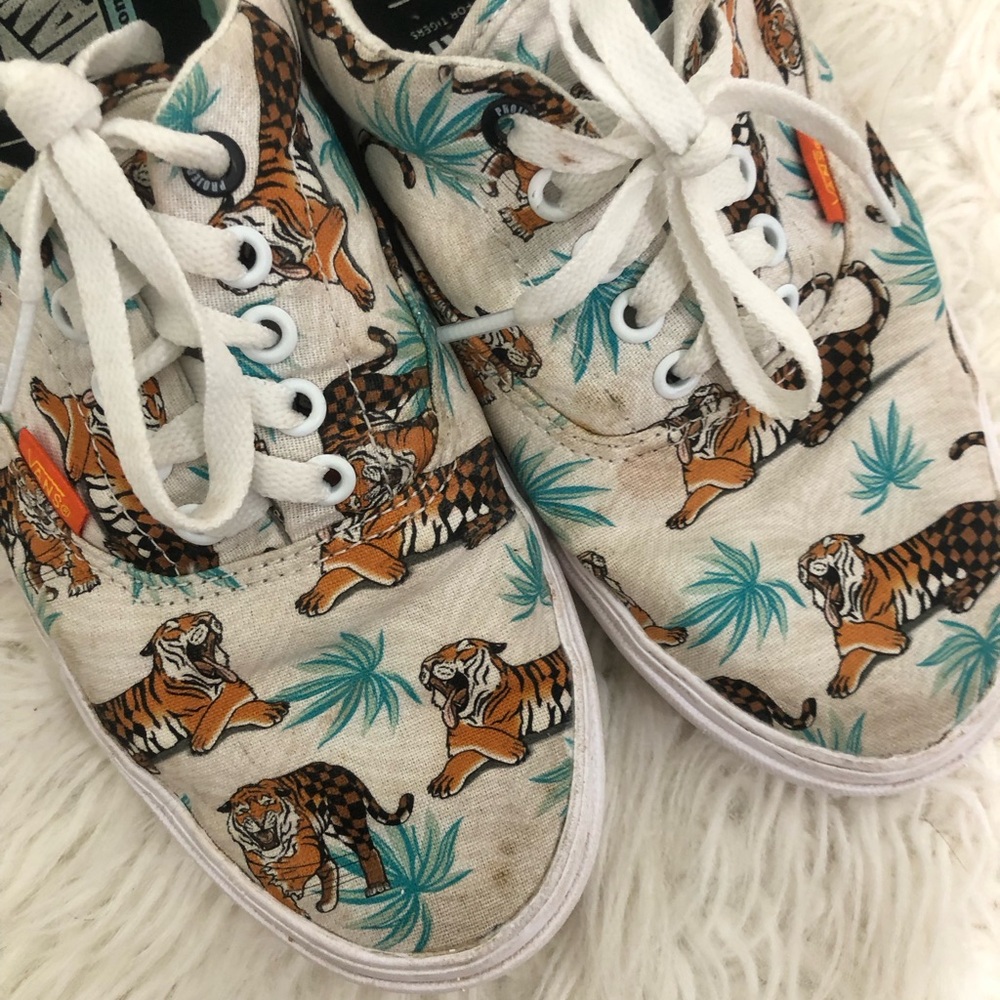 Vans x Discovery Project Cat Comfy Cush Low Old Skools